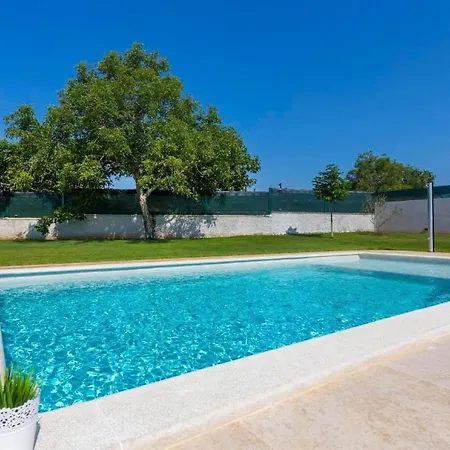 Anavi Mit Privatem Pool Und Grossem Garten By Interhome 度假居
