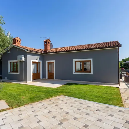 Anavi Mit Privatem Pool Und Grossem Garten By Interhome
