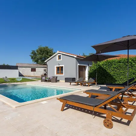 Anavi Mit Privatem Pool Und Grossem Garten By Interhome Barban