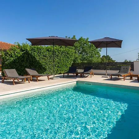 度假居 Anavi Mit Privatem Pool Und Grossem Garten By Interhome *