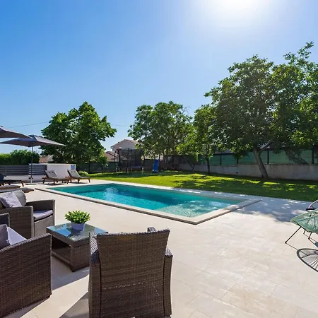 度假居 Anavi Mit Privatem Pool Und Grossem Garten By Interhome Barban