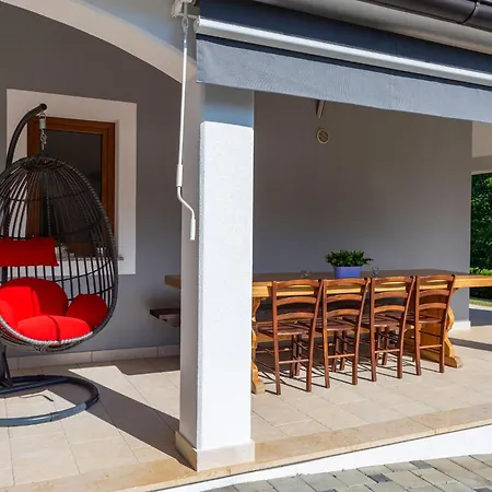 Anavi Mit Privatem Pool Und Grossem Garten By Interhome 度假居