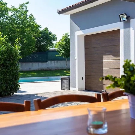 Anavi Mit Privatem Pool Und Grossem Garten By Interhome 度假居 *