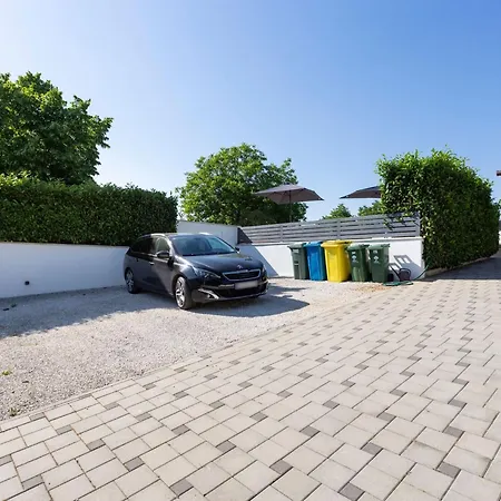 Anavi Mit Privatem Pool Und Grossem Garten By Interhome