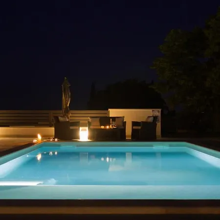 Anavi Mit Privatem Pool Und Grossem Garten By Interhome 度假居 *