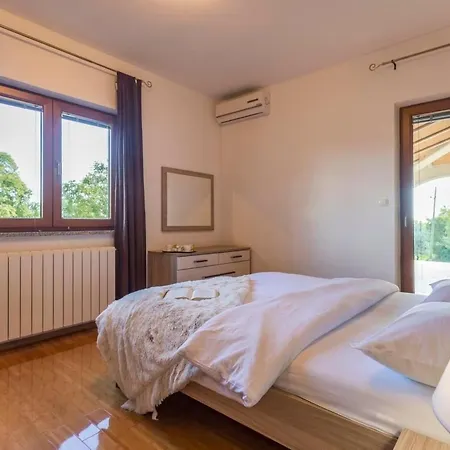 度假居 Anavi Mit Privatem Pool Und Grossem Garten By Interhome *